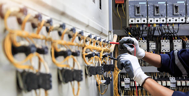 Professional Electrician technician working in Keizer, OR